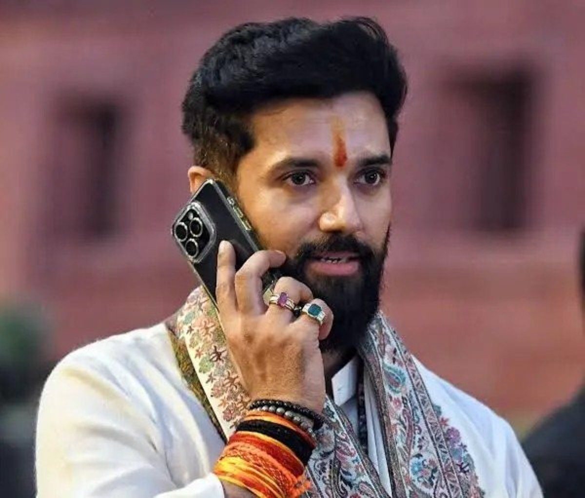 Bihar Politics: छात्रों से मुलाकात के बाद चिराग का बड़ा फैसला, 33 राज्यों में संगठन बदला, अब आगे क्या