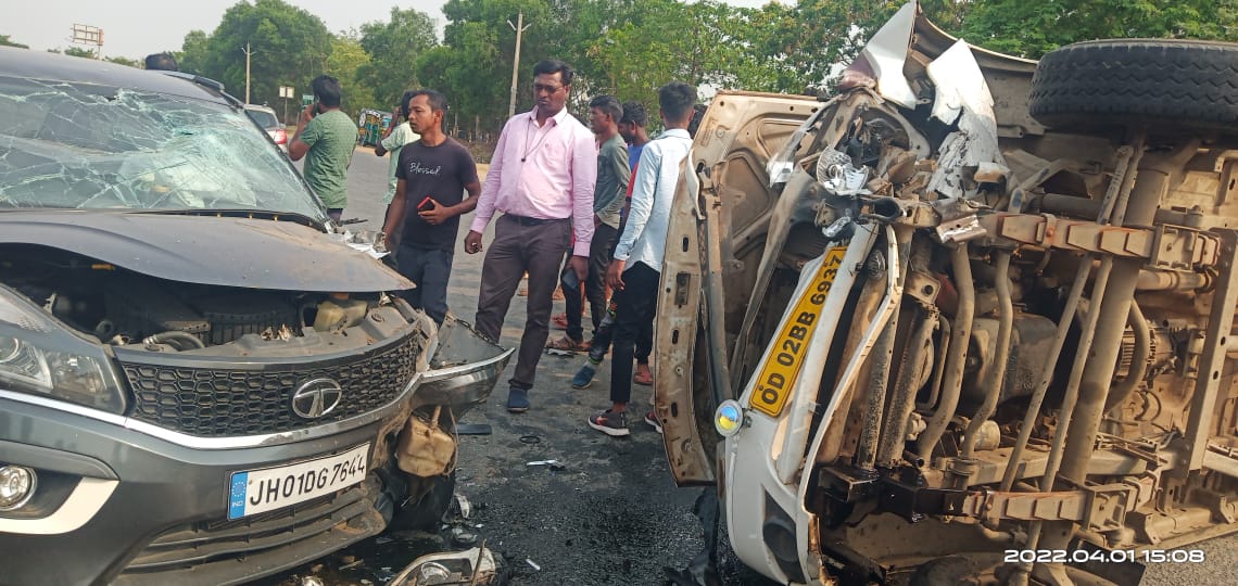 वैगनआर और सुरक्षा वाहन में टक्कर में कई घायल, अस्पताल में भर्ती 