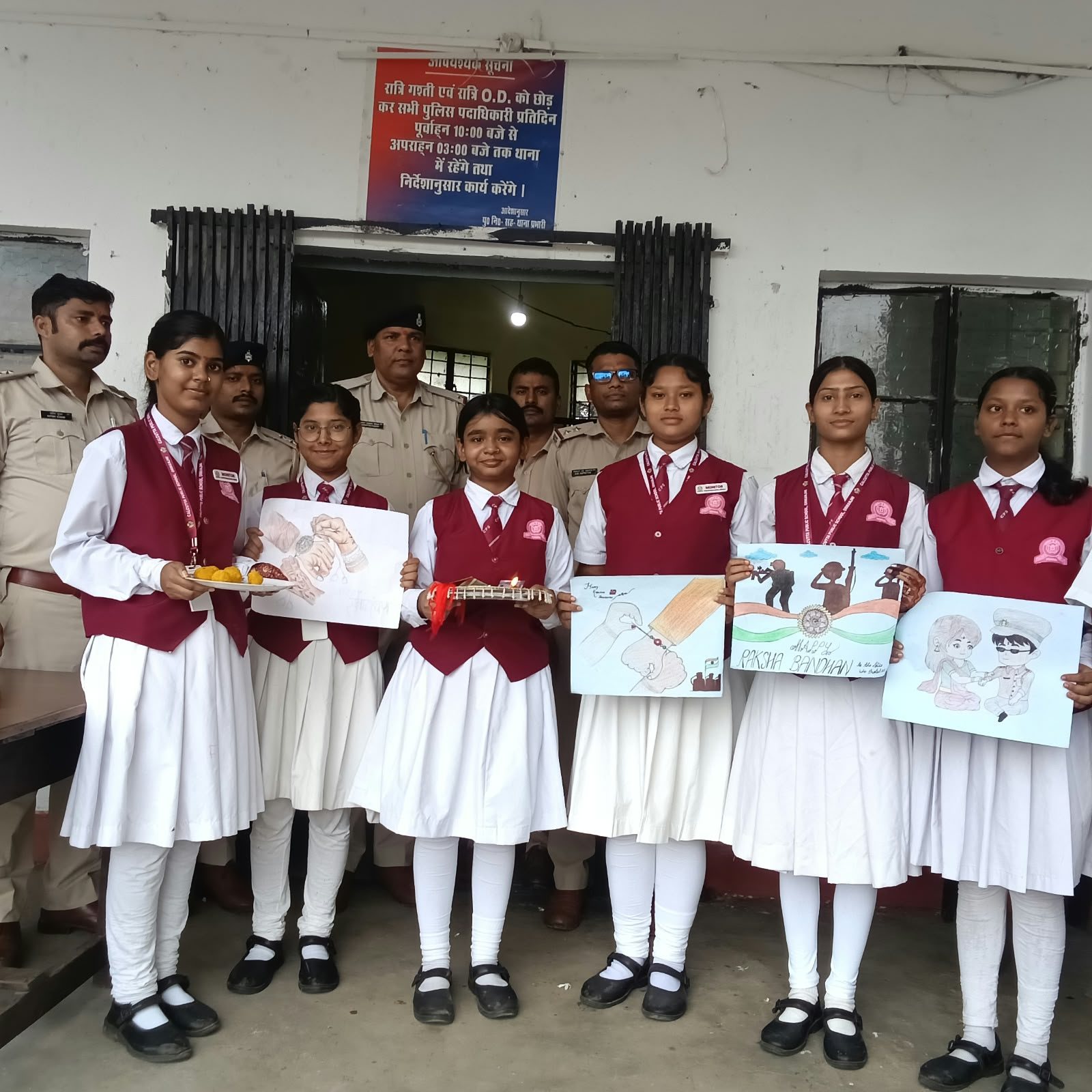 रक्षाबंधन विशेष: छात्रों की अनूठी पहल, पेड़ों को बांधी राखी, लिया प्रकृति की रक्षा का संकल्प