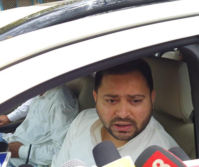 विधान परिषद चुनाव के प्रचार के लिए तेजस्वी समस्तीपुर-सहरसा रवाना, फिर सीएम नीतीश पर साधा निशाना