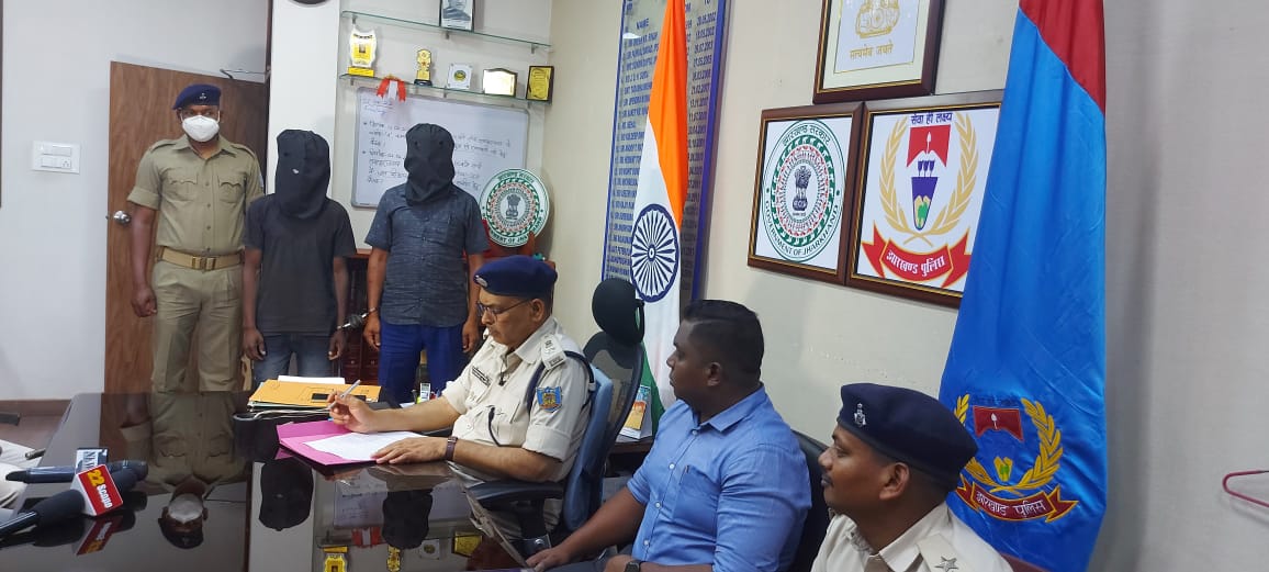 नाबालिग लड़की के साथ जबरदस्ती करने के आरोप में दो गिरफ्तार