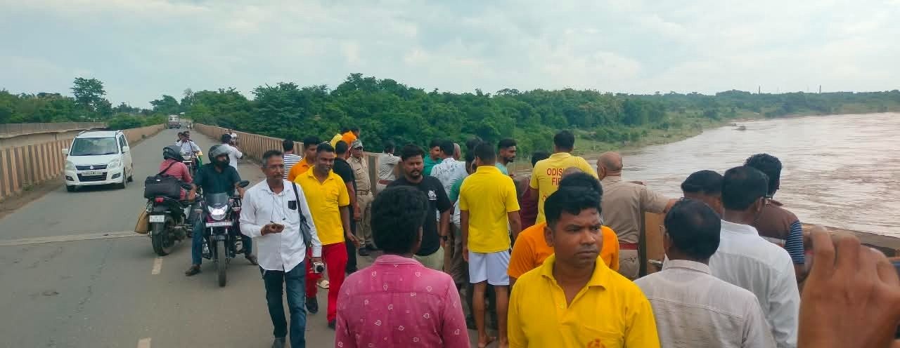 पूर्वी सिंहभूम: स्वर्णरेखा नदी में युवक के कूदने की आशंका से मचा हड़कंप, जांच में जुटी पुलिस