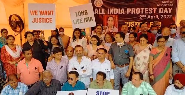 राजस्थान में डॉक्टर ने की आत्महत्या,  झारखंड में डॉक्टरों का बवाल, ओपीडी ठप