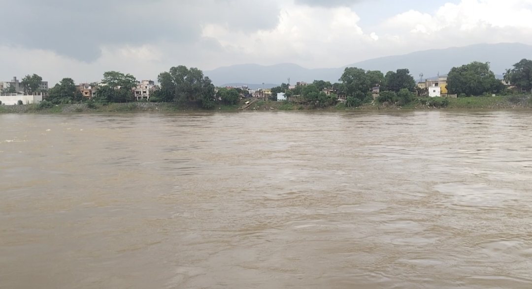 जमशेदपुर: खरकई नदी फिर खतरे के निशान के पार, चांडिल डैम के 17 फाटक खोले गए