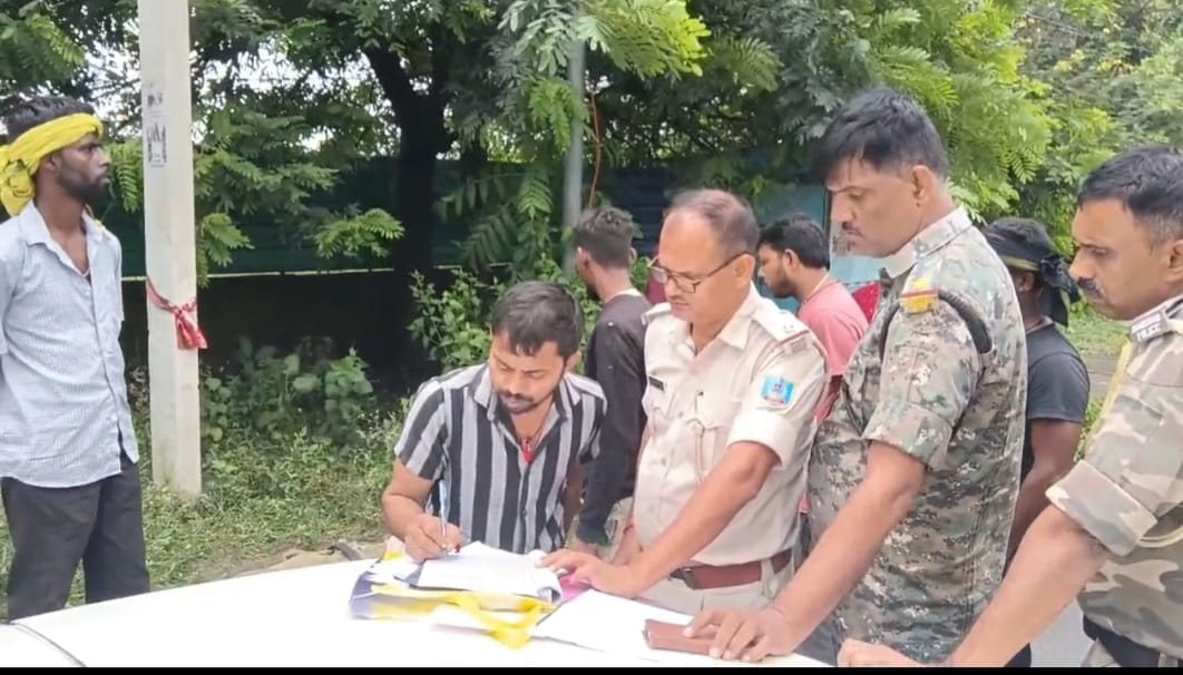 धनबाद के बरवाड्डा में पेड़ से लटकता मिला युवक का शव,हत्या या आत्महत्या जांच में जुटी पुलिस 