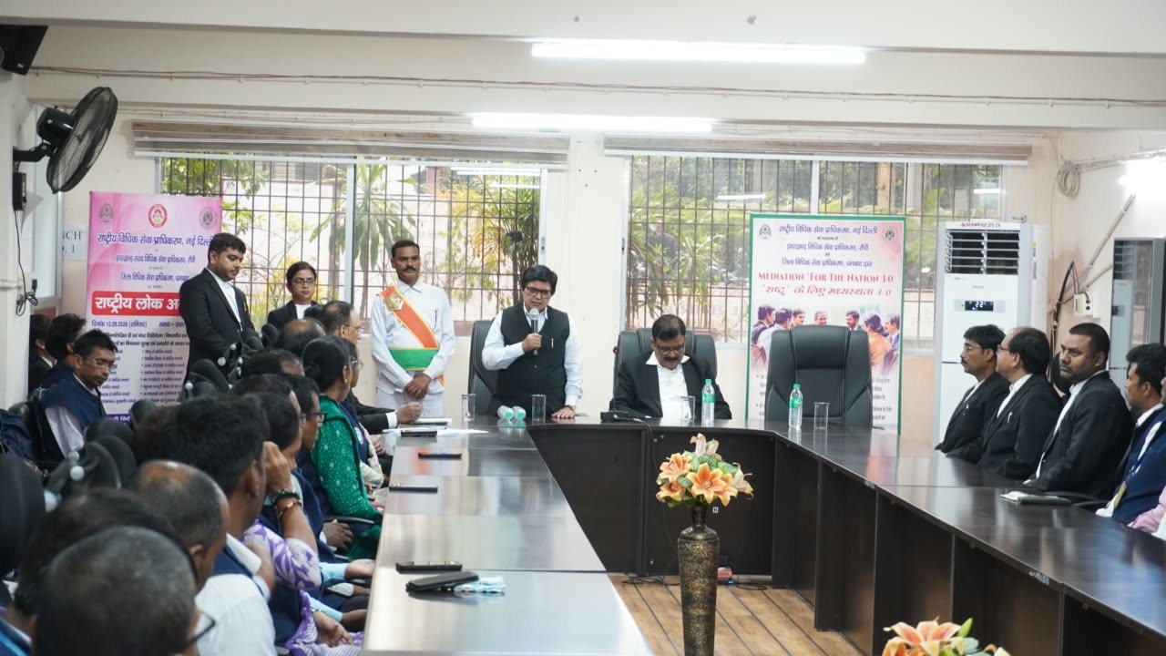 अचानक धनबाद पहुंचीं झालसा सदस्य सचिव! लीगल एड क्लिनिक से लेकर PLV के कामकाज तक का लिया जायजा