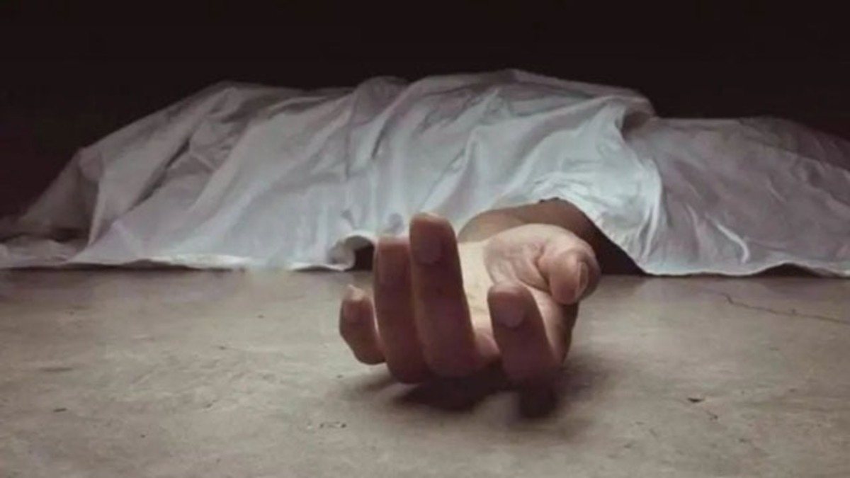 रांची के लापुंग में पेड़ से लटका मिला महिला का शव, पहचान में जुटी पुलिस