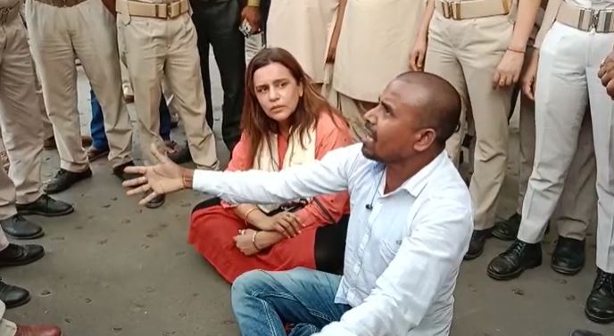 सीएम से न्याय मांगने गए पीड़िता के पिता और महिला एक्टिविस्ट को पुलिस ने किया गिरफ्तार
