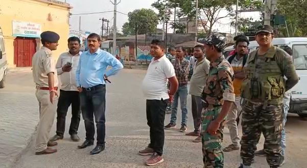 तेज रफ्तार में अनियंत्रित हुई कार की चपेट में आने से एक बच्चे की मौत, दूसरा घायल