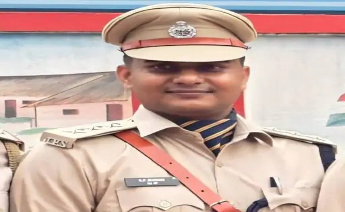 बोकारो के डीएसपी चर्चा में, 2024 में बने थे DSP, 2026 में शादी होते ही विवादों में घिरे अधिकारी, जानिए पूरा मामला