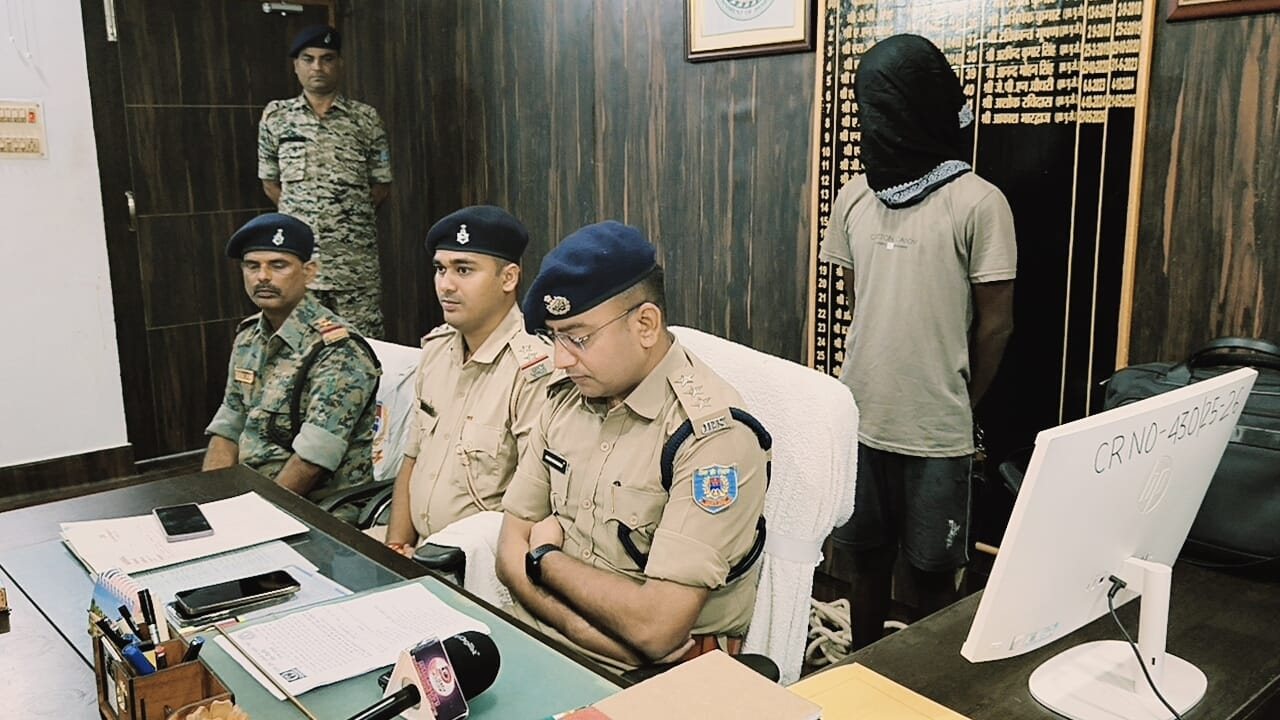 गोड्डा में ब्राउन शुगर के खिलाफ पुलिस की कार्रवाई, 10 ग्राम नशीला पदार्थ और नकदी के साथ युवक गिरफ्तार