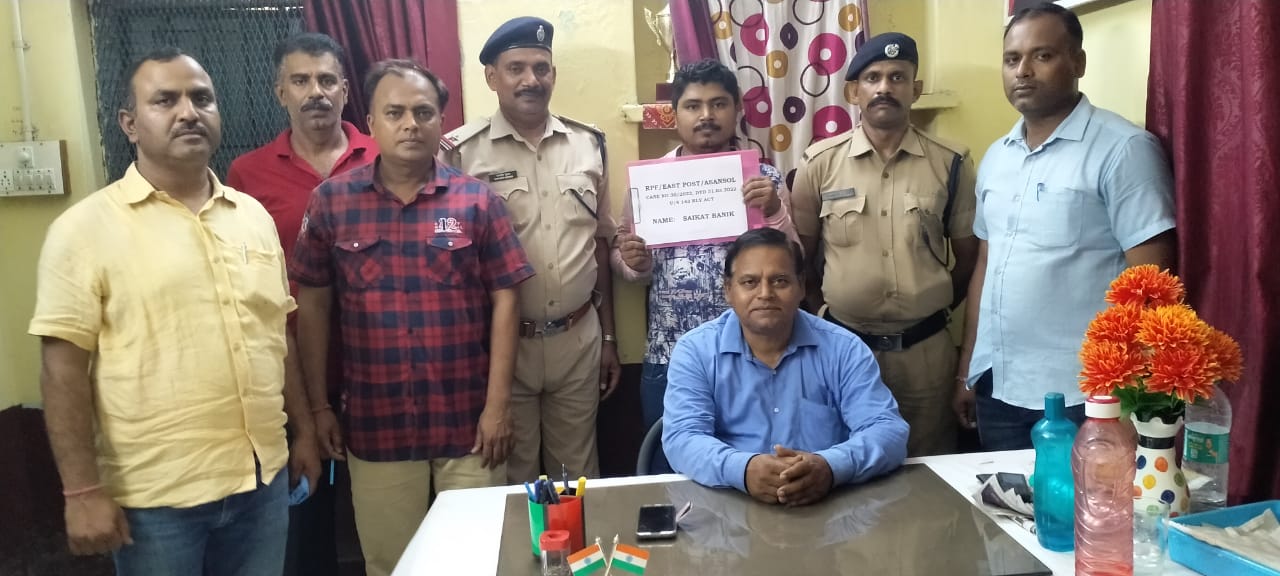 टिकट कालाबाज़ारी के खिलाफ आसनसोल रेल मण्डल अभियान जारी, 21 व्यक्ति गिरफ्तार