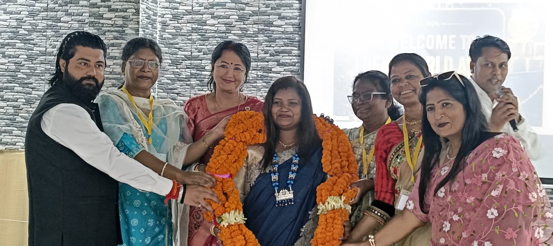 बड़ी खबर: पढ़ाते- पढ़ाते दुमका की ये प्रोफेसर लोगों को बनाने लगी बकरा! खुला पोल तो शहर में मचा हड़कंप 