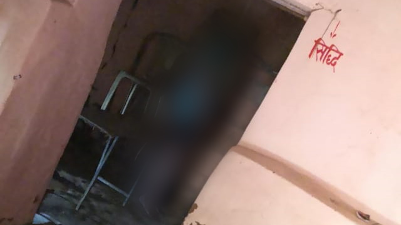 घर में फंदा लगा कर युवक ने की आत्महत्या, पुलिस जांच में जुटी