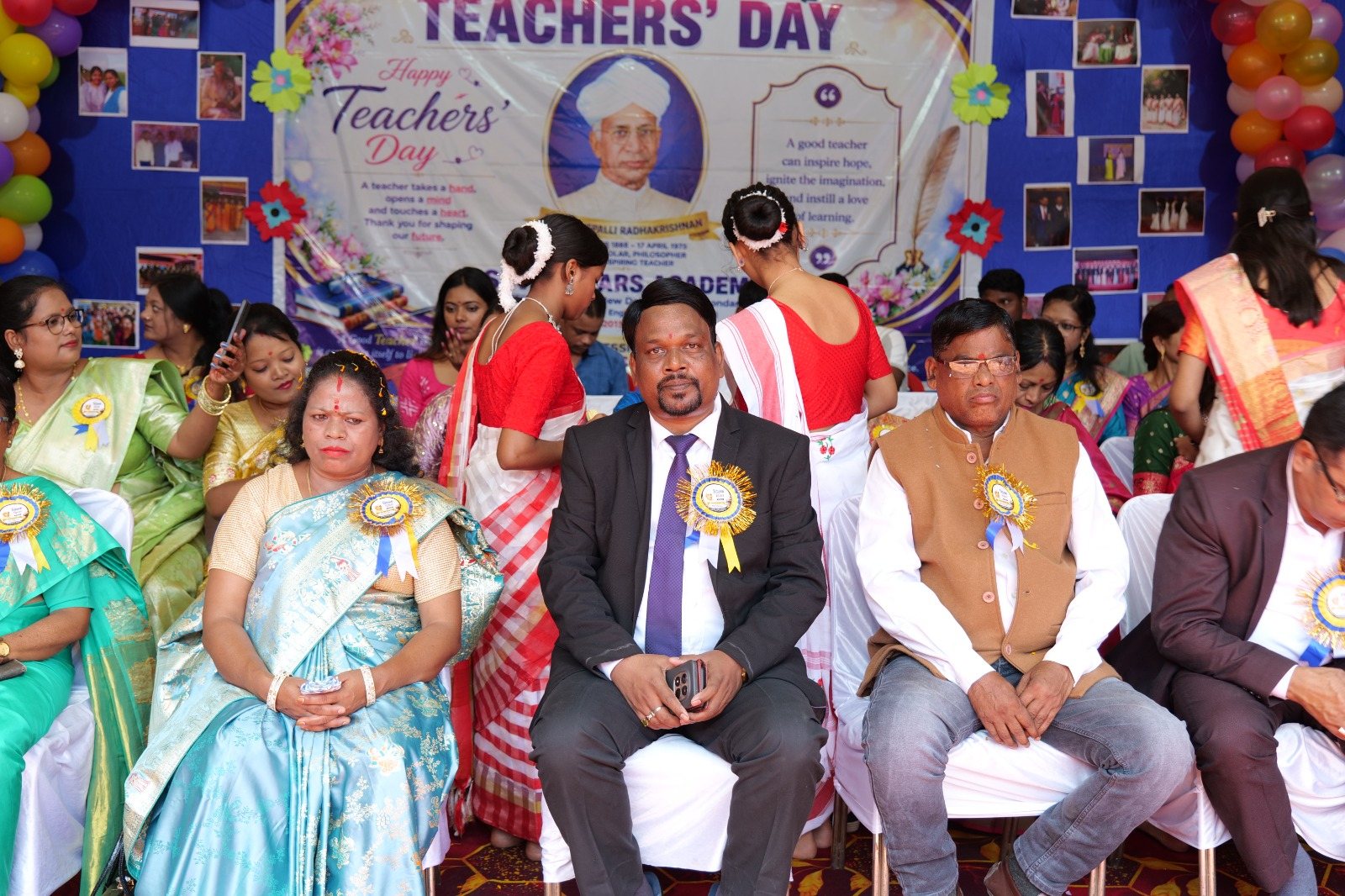 रांची के सेवन स्टार्स अकादमी में शिक्षक दिवस की धूम, डांस-गानों से बच्चों ने जीता टीचर्स का दिल