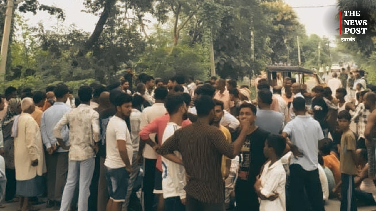 पलामू: तेज रफ्तार पिकअप ने स्कूटी को मारी टक्कर, युवक की मौके पर मौत, ग्रामीणों ने किया सड़क जाम