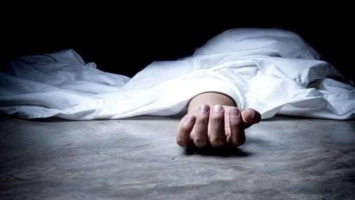 पलामू: रेलवे ट्रैक के पास मिला युवक का शव, सिर बुरी तरह कुचला, मामले की जांच में जुटी पुलिस