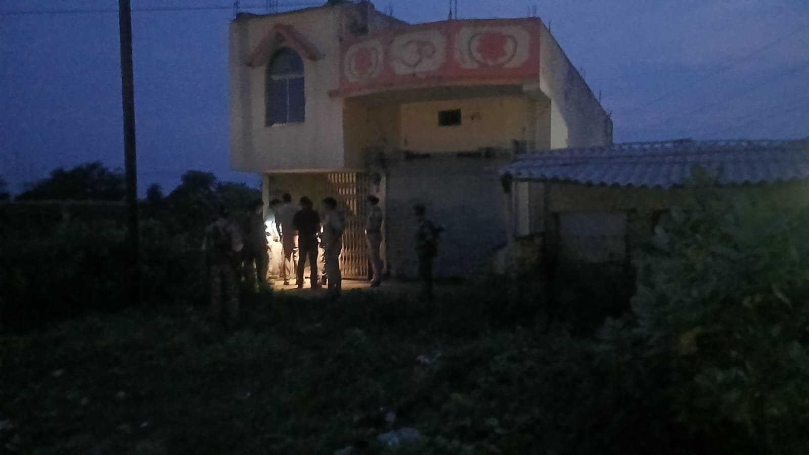 कोलकाता STF को भनक, दुमका पुलिस बेखबर! हंसडीहा में चल रही थी अवैध मिनी गन फैक्ट्री, छापेमारी में खुली सुरक्षा तंत्र की पोल