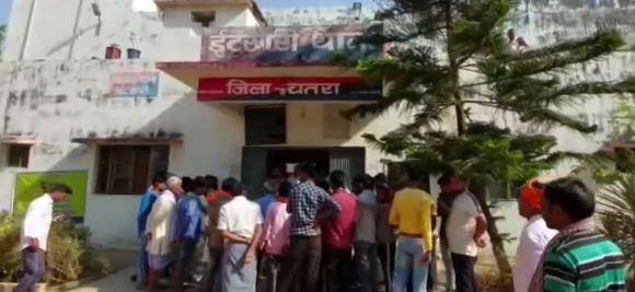 देर रात घर से निकले थे गोपाल, सुबह खेत में पड़ा मिला शव