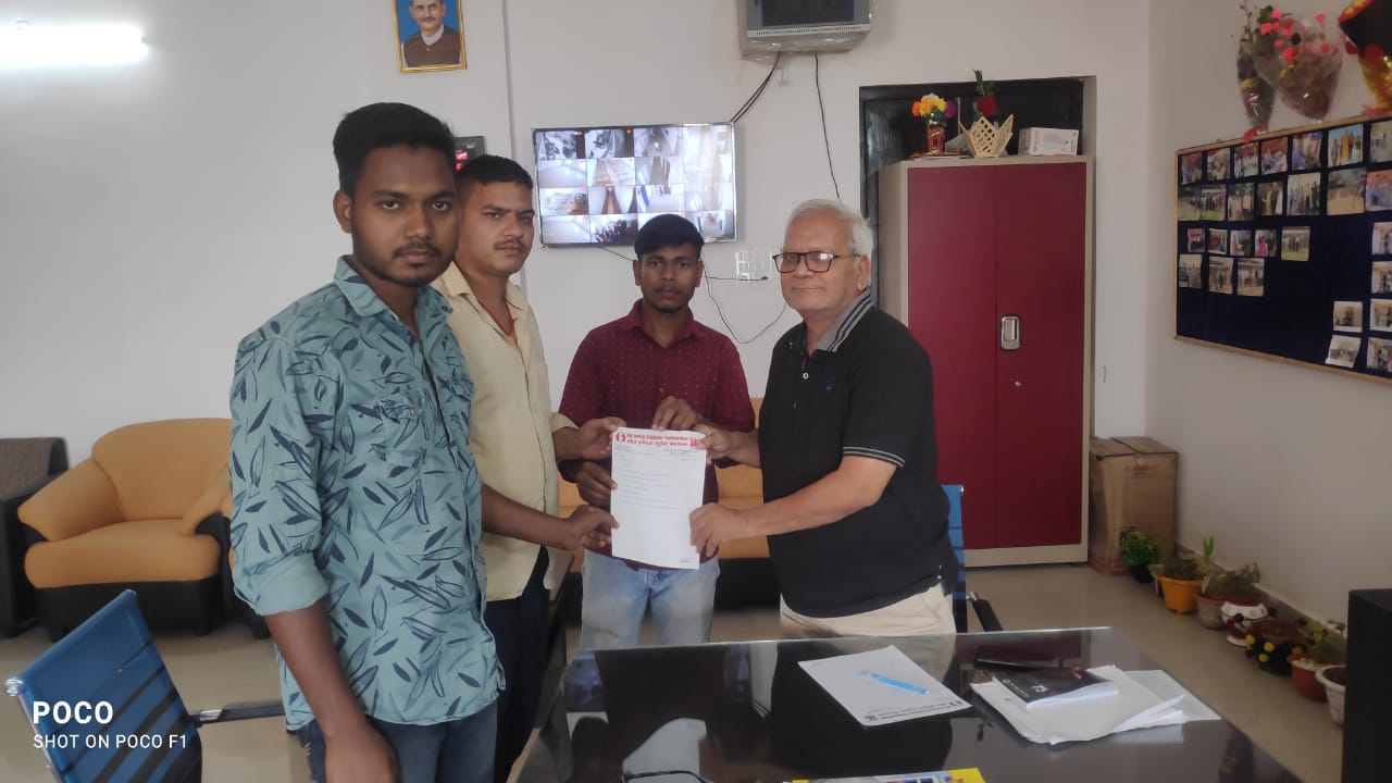 ऑल  इंडिया स्टूडेंट्स फेडरेशन प्रतिनिधि की मांग : कैंपस में मिले पानी और क्लास रूम में हो पंखे