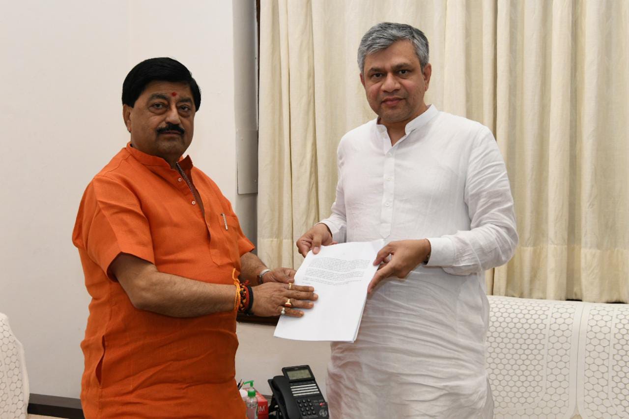 2019 में भूमि पूजन के बाद भी नहीं शुरू हुआ काम, केंद्रीय रेल मंत्री से मिले पूर्व सांसद