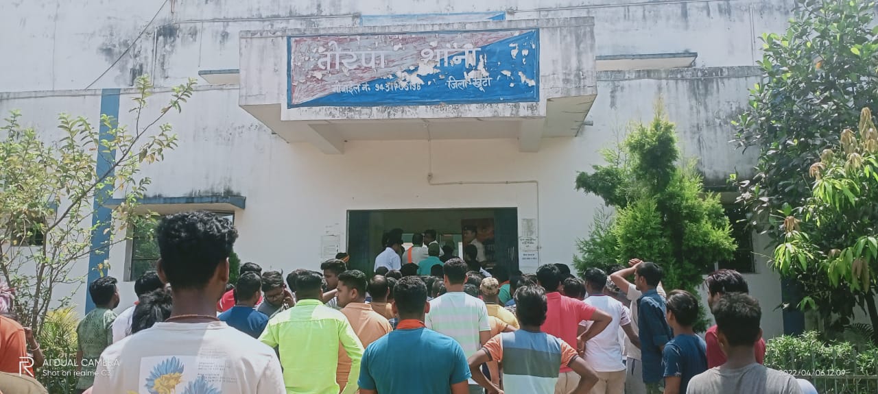 खूंटी झड़प मामला : दुकान बंद करा रहे दो युवक गिरफ्तार, विधायक बैठे धरने पर  