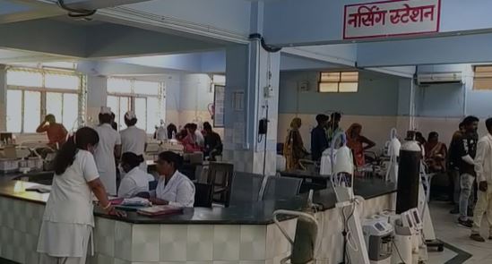 दुमका में ऑटो और हाईवा की टक्कर,  11 ऑटो सवार घायल