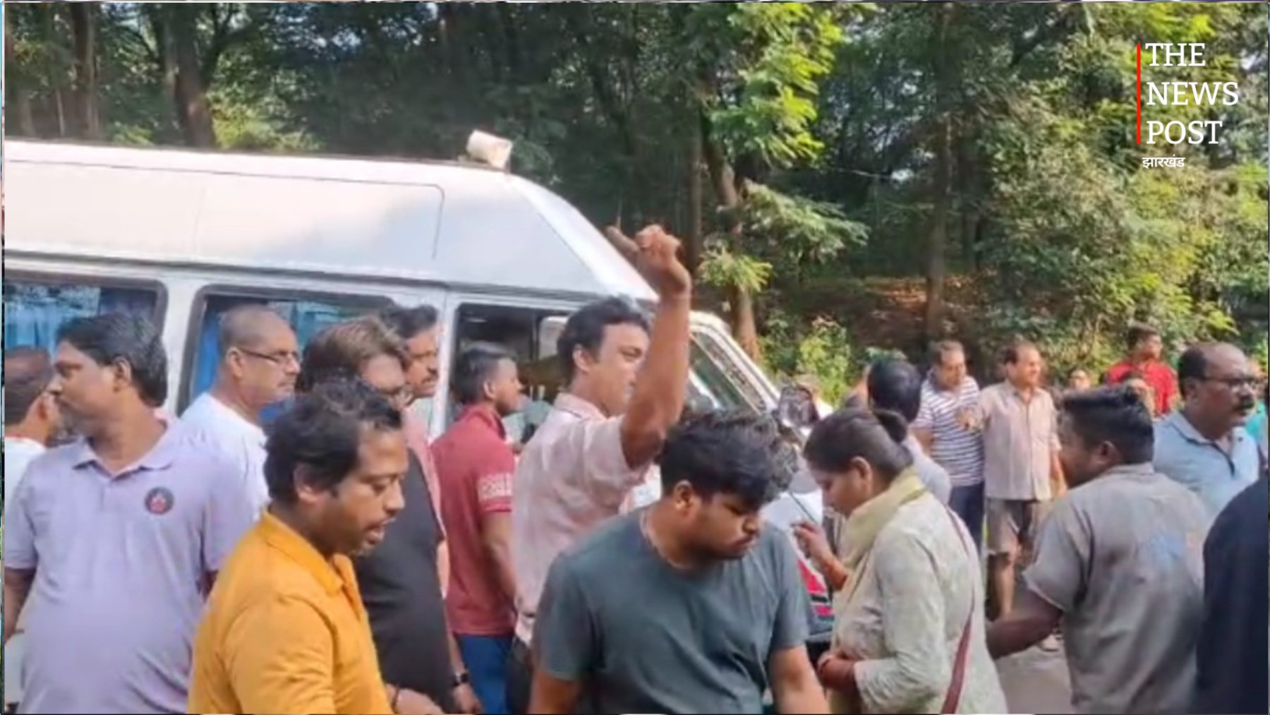 BREAKING :जमशेदपुर में बड़ा सड़क हादसा, स्कूली बच्चों से भरी वैन डिवाइडर से टकराई, कई बच्चे घायल