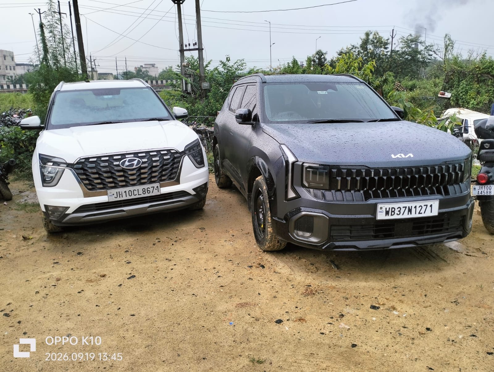 Dhanbad Encounter में बड़ा अपडेट : परिसर से मिली BMW सहित तीन लक्जरी गाड़ियां, जांच को थाना ले गई पुलिस 