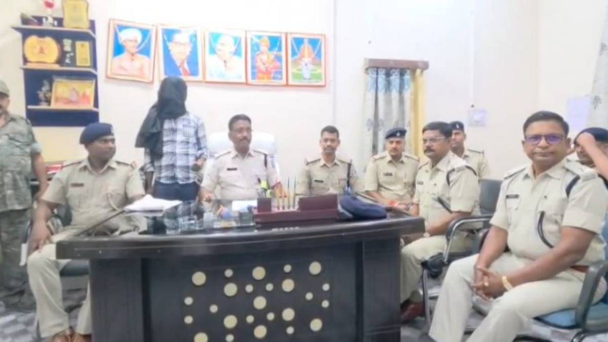 गढ़वा से लूटी बाइक और मध्य प्रदेश में ज्वेलर्स शॉप में की डकैती,पुलिस ने अंतरराज्यीय लूट गिरोह का किया खुलासा