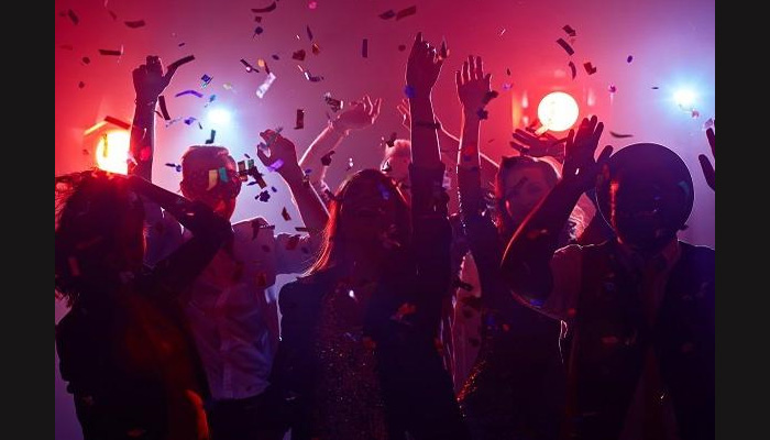 रेव पार्टी में फिल्म स्टार, सांसद के बेटे को पुलिस ने लिया हिरासत में, छोड़ने पर गरमाई राजनीति