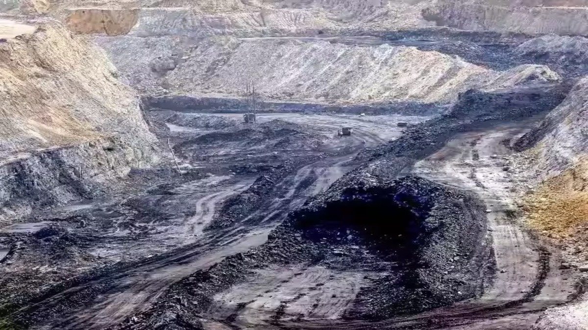 धनबाद: कोयला चोरी के खिलाफ CISF की कार्रवाई, दो महीने में 2655 टन से ज्यादा कोयला बरामद