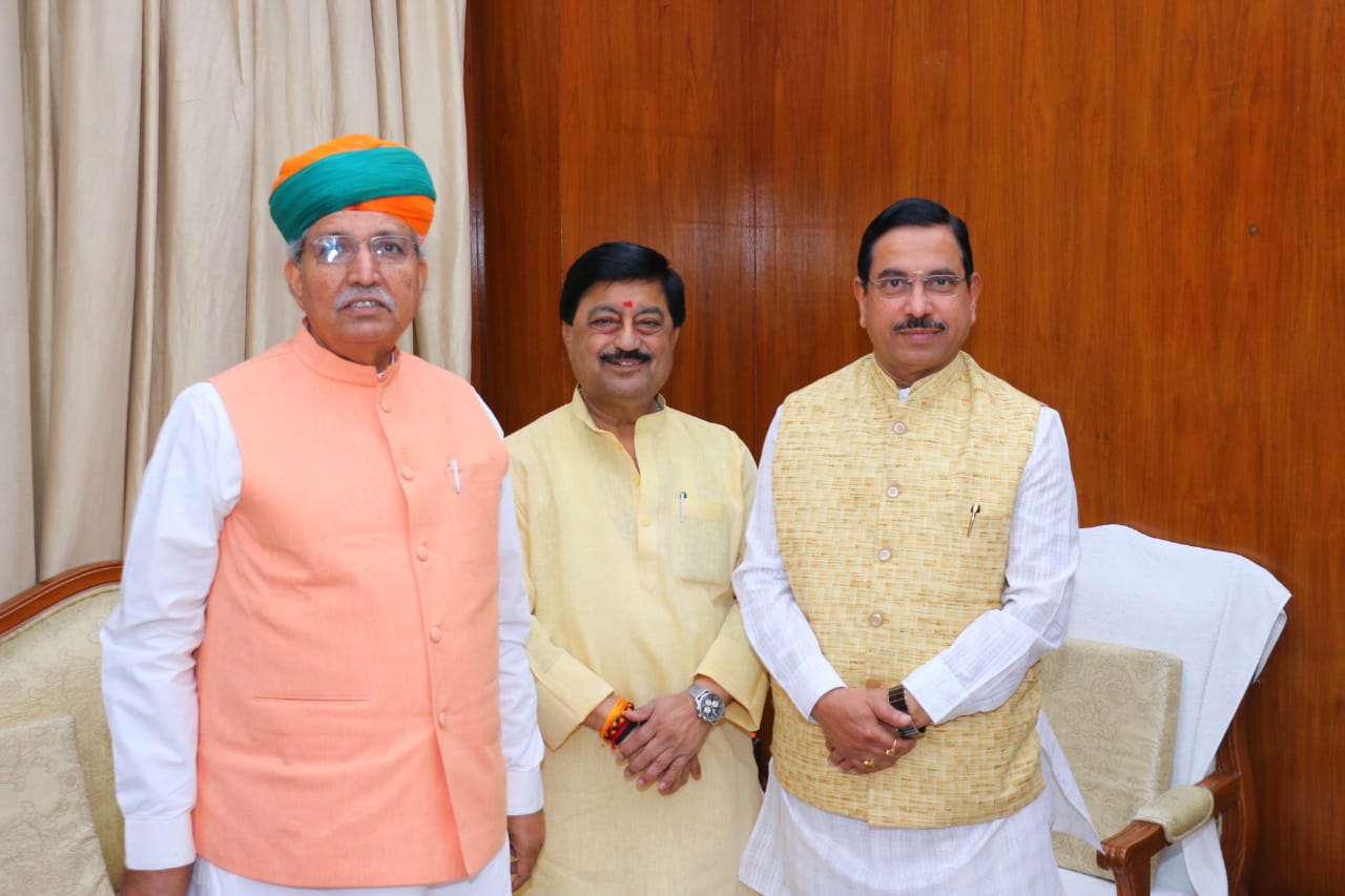  कोयला, खान एवं संसदीय कार्य मंत्री से मिले  पूर्व सांसद, बताई क्षेत्र की समस्याए