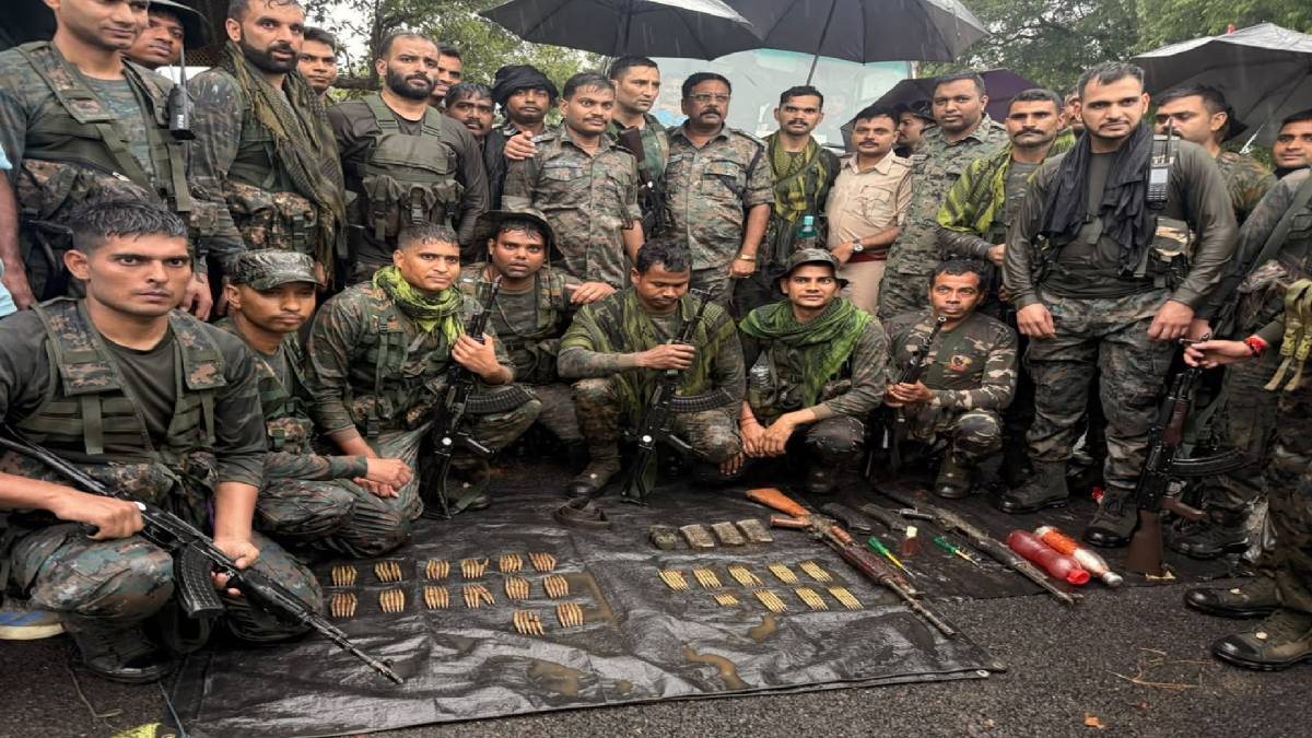 पूर्वी सिंहभूम में सर्च अभियान के दौरान हथियार और गोला बारूद बरामद