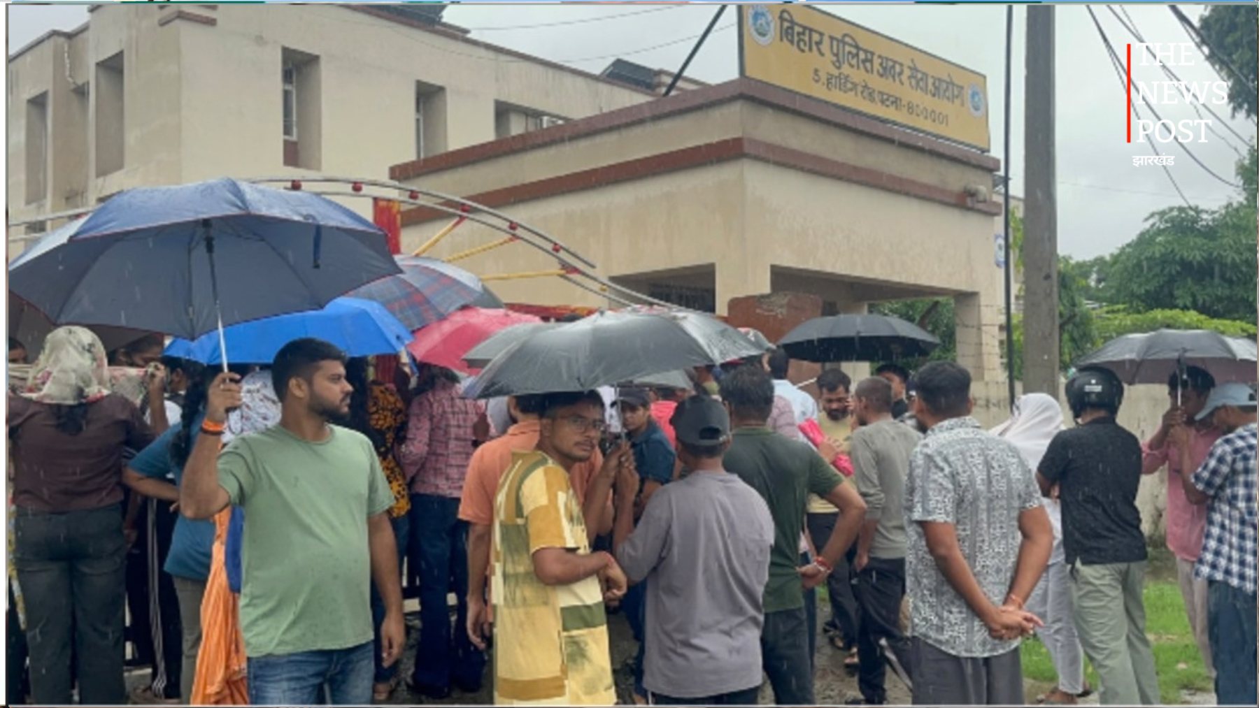 बिहार दारोगा परीक्षा रद्द होने पर अभ्यर्थियों का प्रदर्शन, BPSSC कार्यालय का किया घेराव