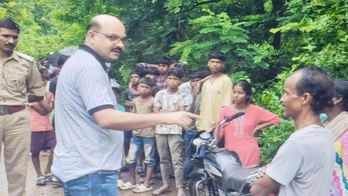 राजगंज में पेड़ से क्षत-विक्षत शव लटका मिलने से सनसनी! हत्या या आत्महत्या, जांच में जुटी पुलिस 
