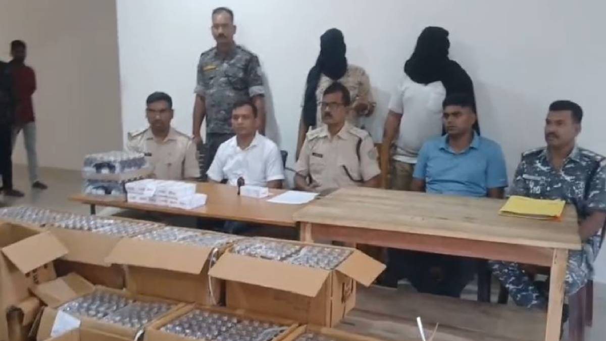 दुमका :सरैयाहाट में प्रतिबंधित कफ सिरप के अवैध कारोबार का भंडाफोड़