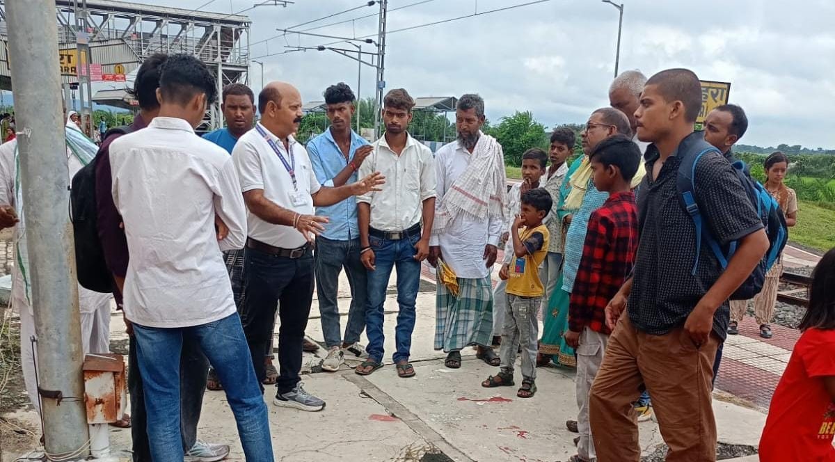 साहिबगंज रेलवे स्टेशन पर स्वच्छता अभियान, ‘नेकी की दीवार’ से जरूरतमंदों की मदद का संदेश