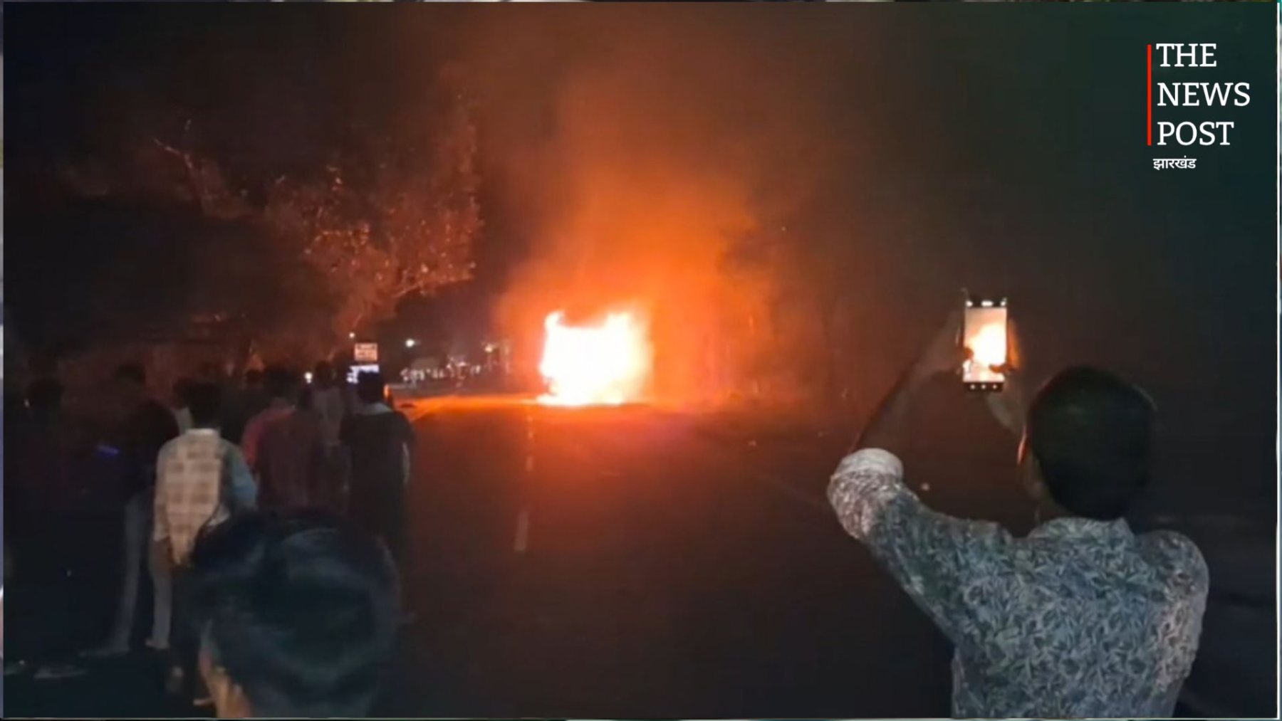 BREAKING: खगड़िया में ‘आग का गोला’ बनी यात्री बस, 50-60 तीर्थयात्रियों ने ऐसे बचाई जान