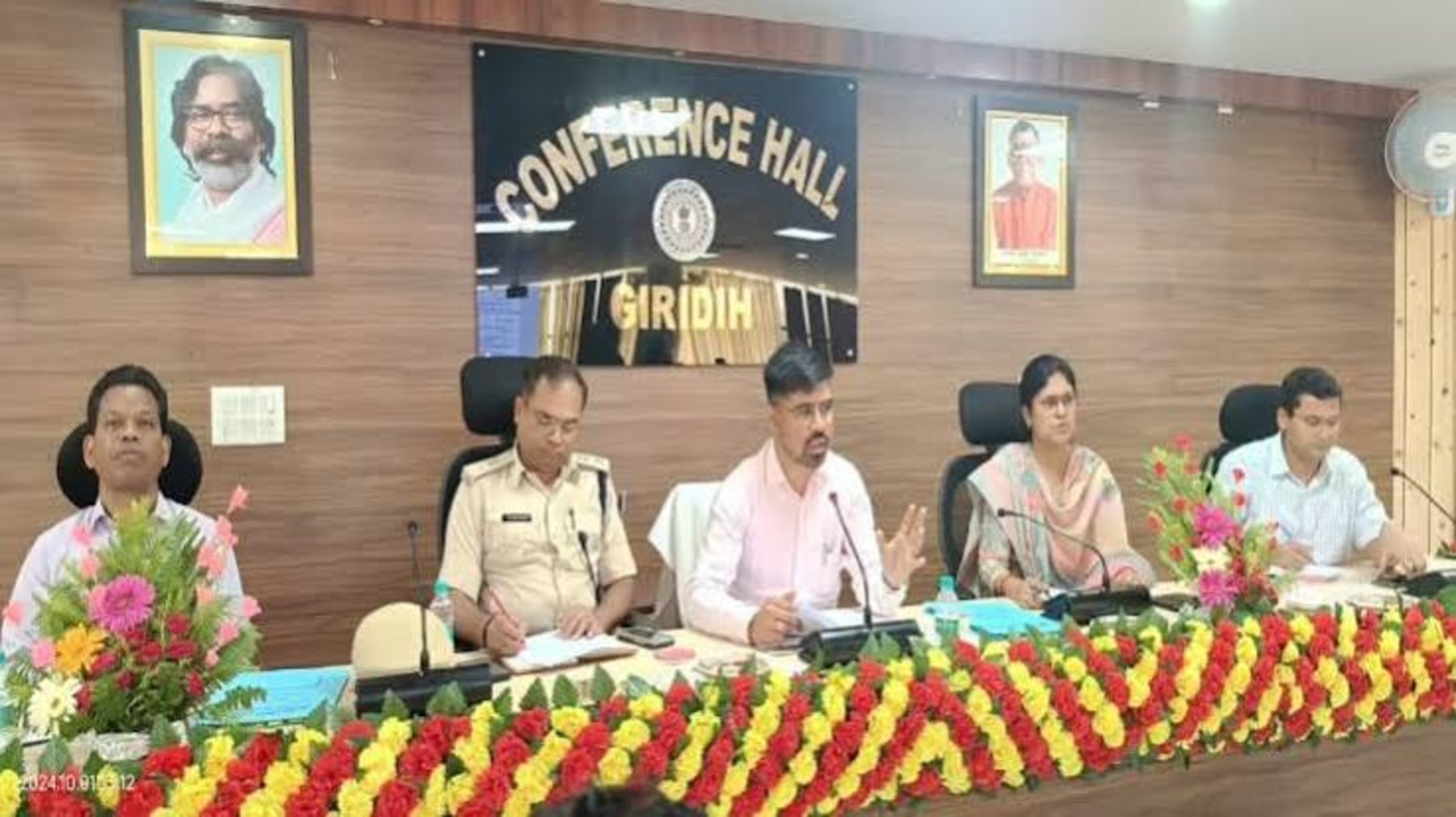 गिरिडीह में त्योहारों को लेकर प्रशासन अलर्ट,  डीसी ने दिए सुरक्षा और व्यवस्था दुरुस्त करने के निर्देश