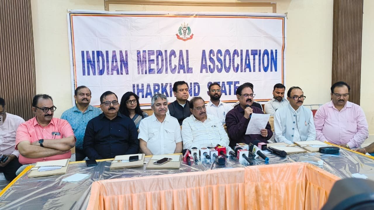 झारखंड में डॉक्टरों ने आंदोलन का किया ऐलान, जानिए क्यों 21 अक्टूबर को राज्यव्यापी प्रदर्शन और 22 से काम बहिष्कार की दी चेतावनी