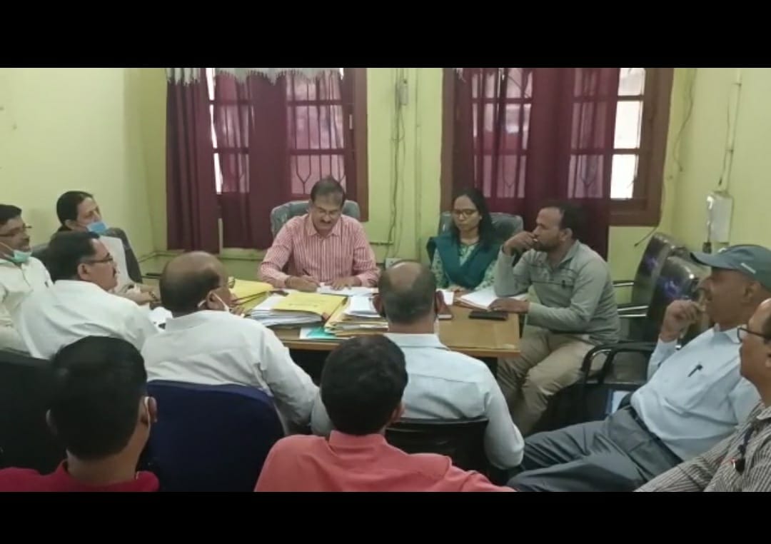 फीस विवाद : स्कूल संचालकों के साथ डीएसई ने की बैठक,  नहीं निकला कोई समाधान