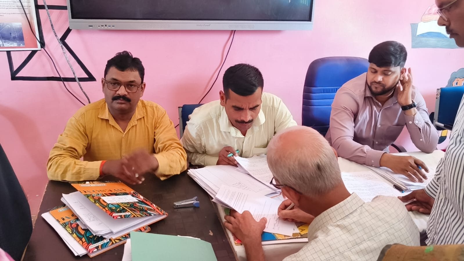 वोटर लिस्ट में नाम जोड़ने या सुधार कराने का आखरी मौका! 30 सितंबर तक निपटा लें ये काम
