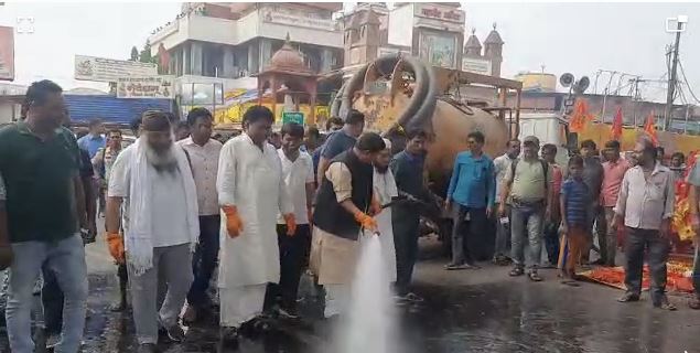 सुबह-सुबह जब पटना की सड़कों पर झाडू़ लगाते नजर आए मंत्री जी…