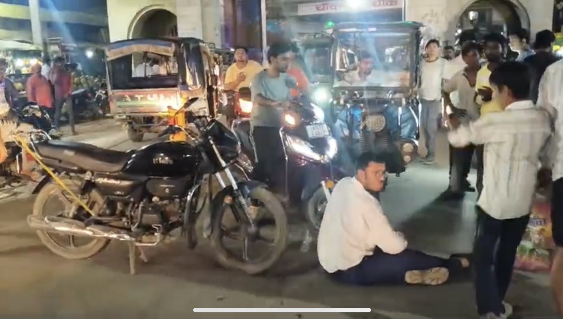 ट्रैफिक पुलिस ने काटा चालान तो नाराज बाइक सवार ने रोक दी मंत्री का काफिला