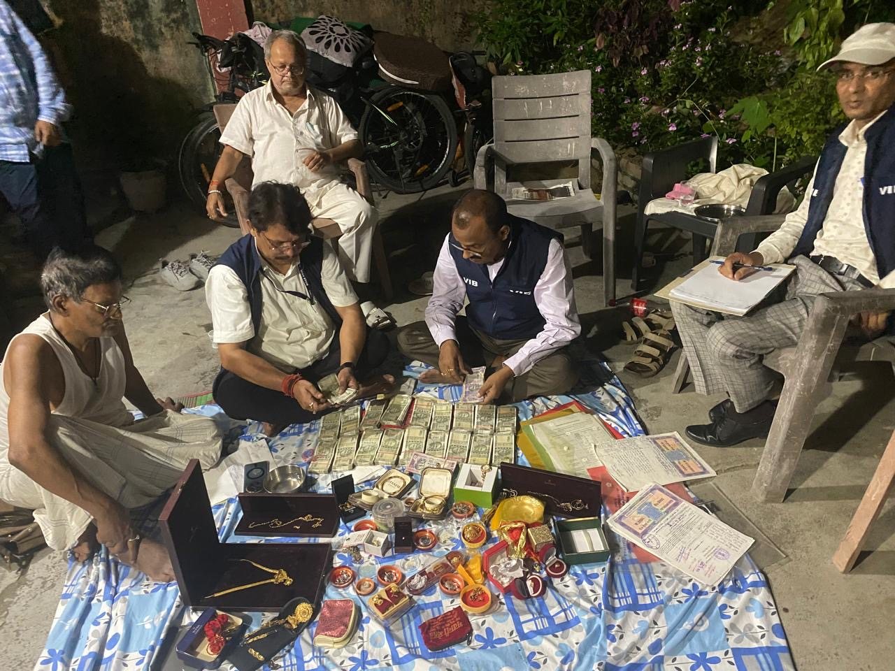पटना के एडीएम और सब-रजिस्ट्रार दंपति के ठिकाने से एक करोड़ नगद बरामद,रेड से मचा हड़कंप