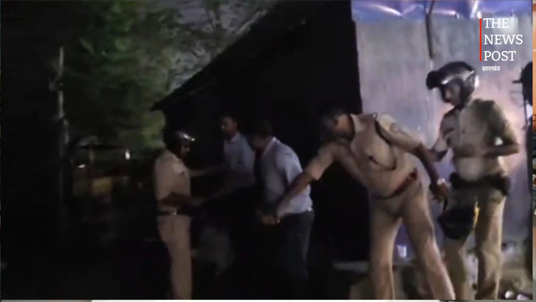 बोकारो में खुले में शराब पीने वालों पर पुलिस की कार्रवाई, कई लोग हिरासत में
