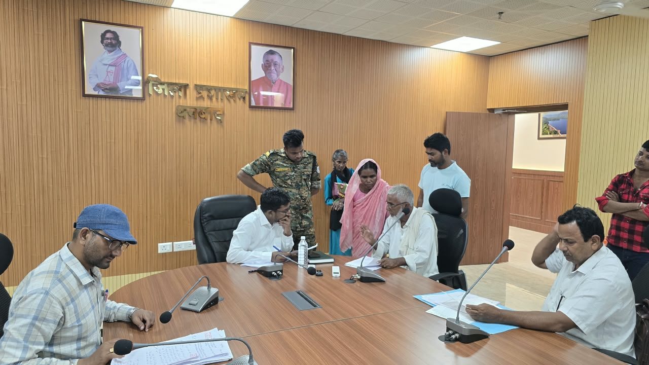 जनता दरबार : हुजूर! जमीन मेरी, कोर्ट का फैसला मेरे पक्ष में, फिर भी हो रहा सरकारी भवन का निर्माण 