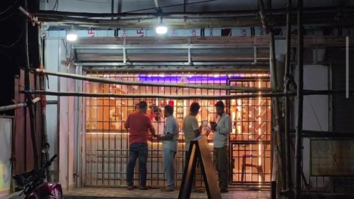 जाम छलकाने वाले सावधान! अब सरकारी शराब दुकान में भी मिल रही डुप्लीकेट शराब! जानें कैसे हुआ खुलासा