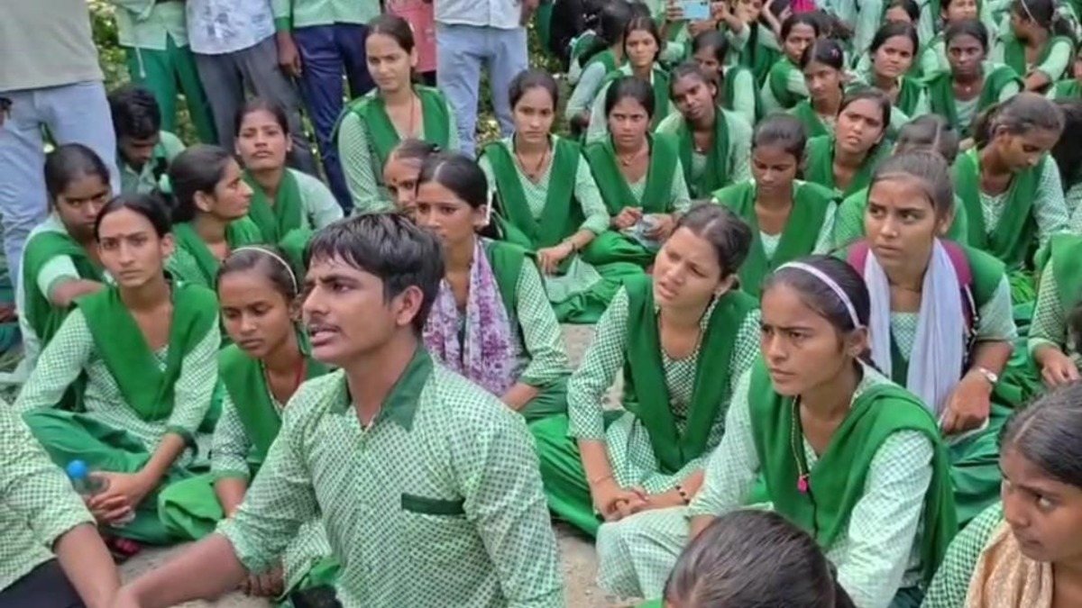 कोडरमा में शिक्षा का हाल बेहाल, सिर्फ 8 शिक्षकों पर 2900 छात्रों को पढ़ने की जिम्मेदारी